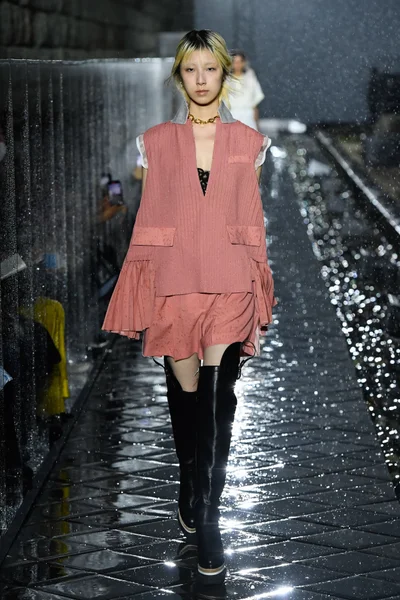 Look 16